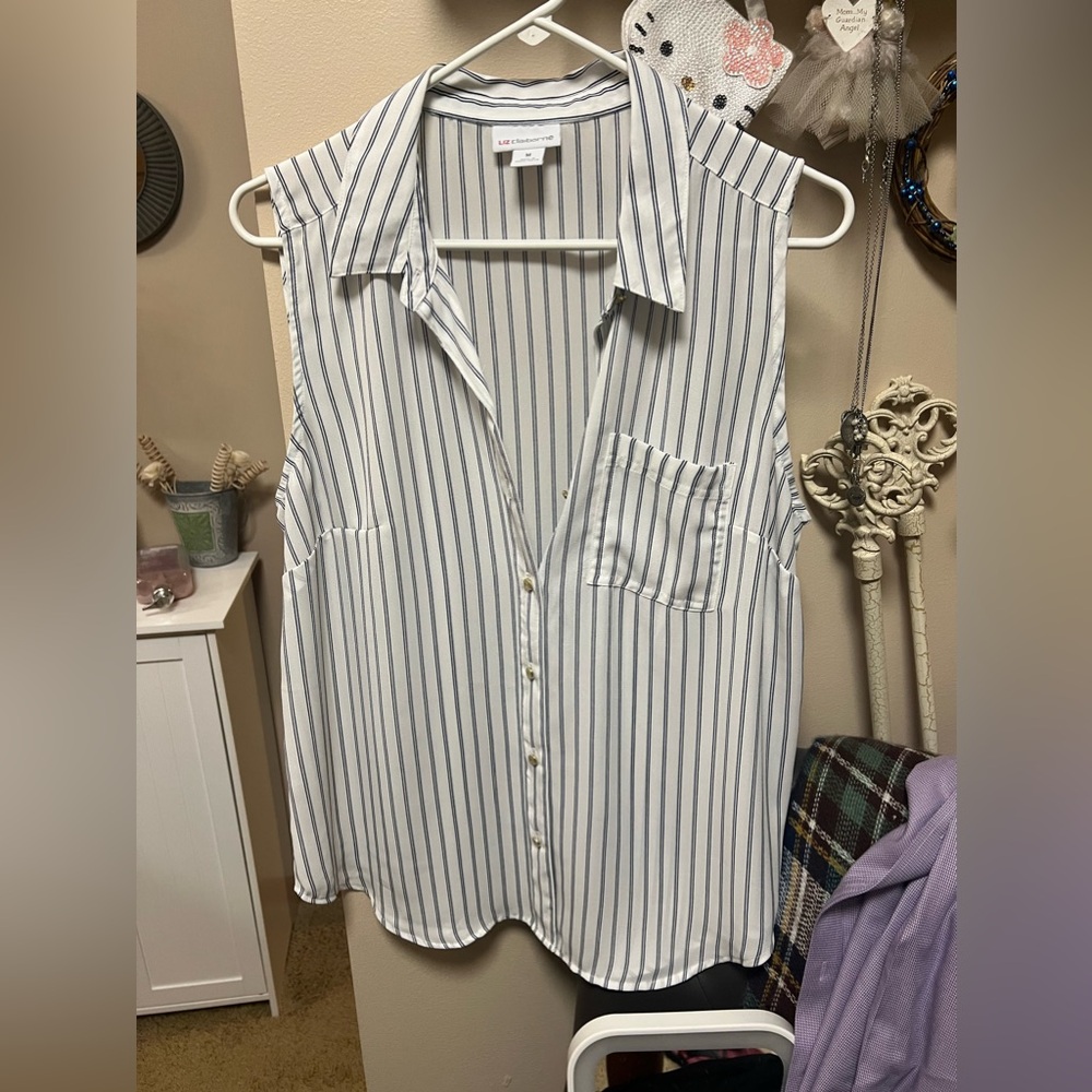 Liz Claiborne sleeveless, button up